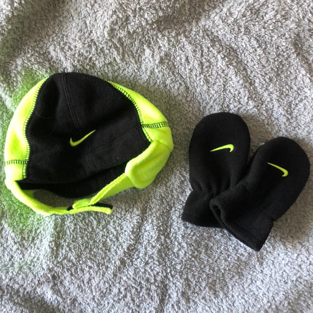 Infant hat and mittens